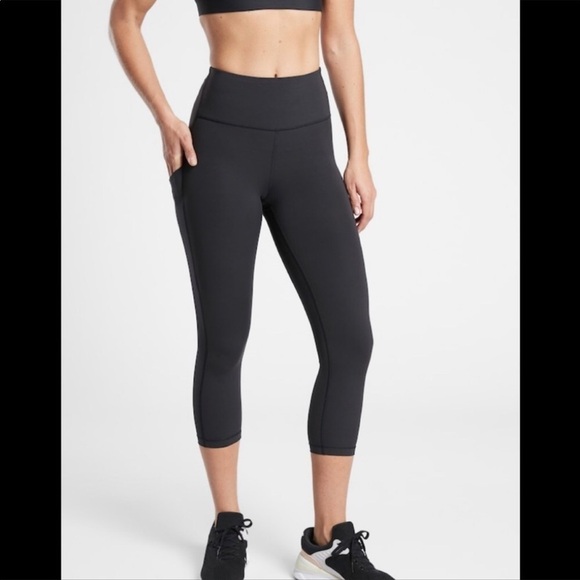 Athleta Ultimate Stash Pocket Capri Solid Black Leggings Active Workout Gym - Picture 1 of 14